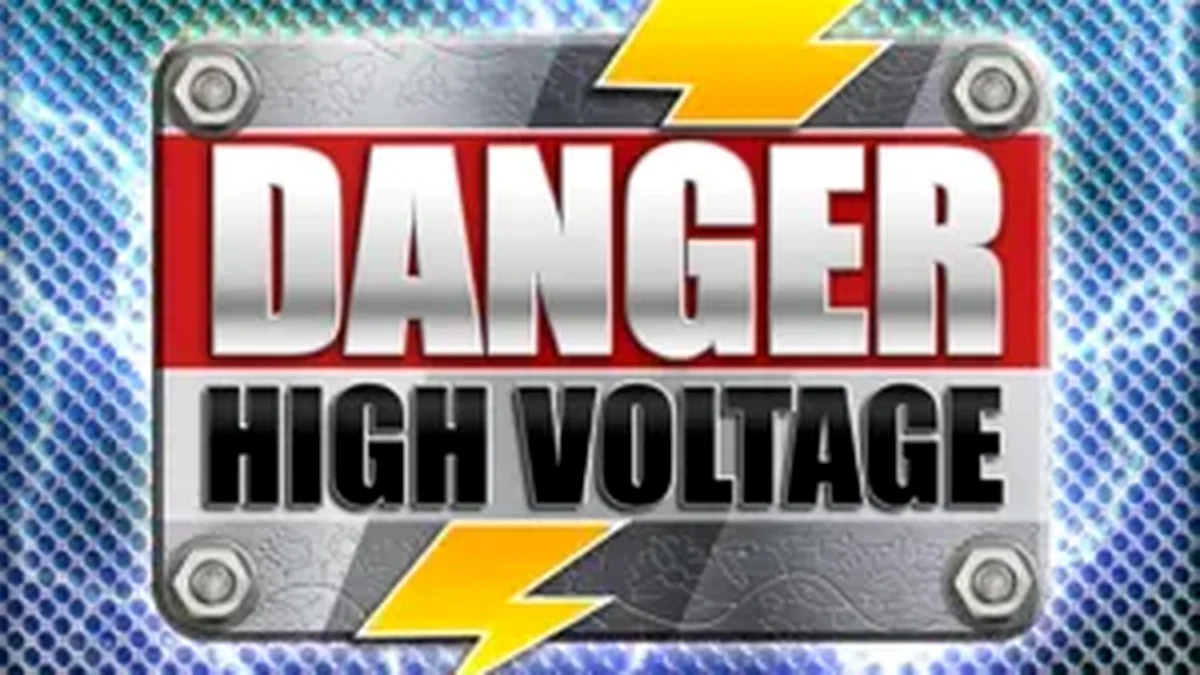 Tampilan visual slot Danger High Voltage dengan tema disko dan neon